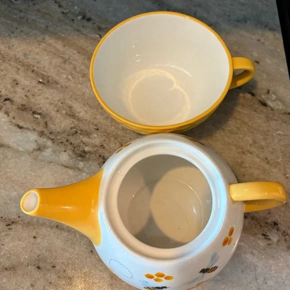 Yellow Bee-Themed Tea For One Set - Picture 3 of 5